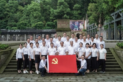瀘天化股份公司組織干部員工參觀毛澤東主席視察隆昌氣礦紀念館